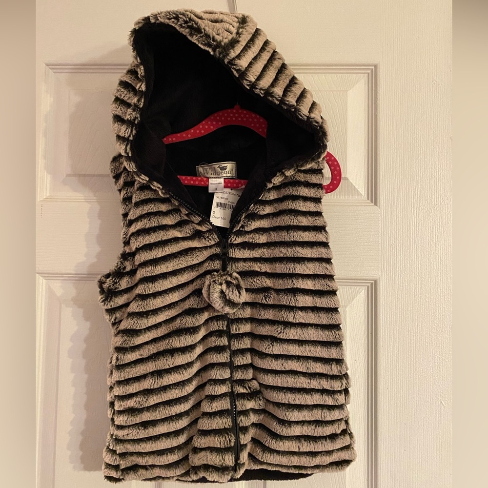 New with tags. Girls size small Widgeon fall/winter fashion vest.